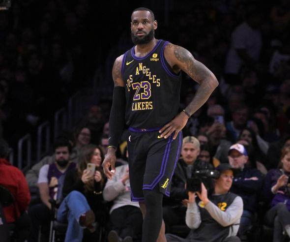 开云品牌-湖人附加赛区域原地踏步 阵容交易观察期仍需两周